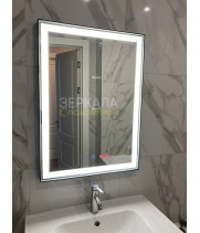 Зеркало с подсветкой для ванной комнаты в черной раме из металла Фрейм Блэк